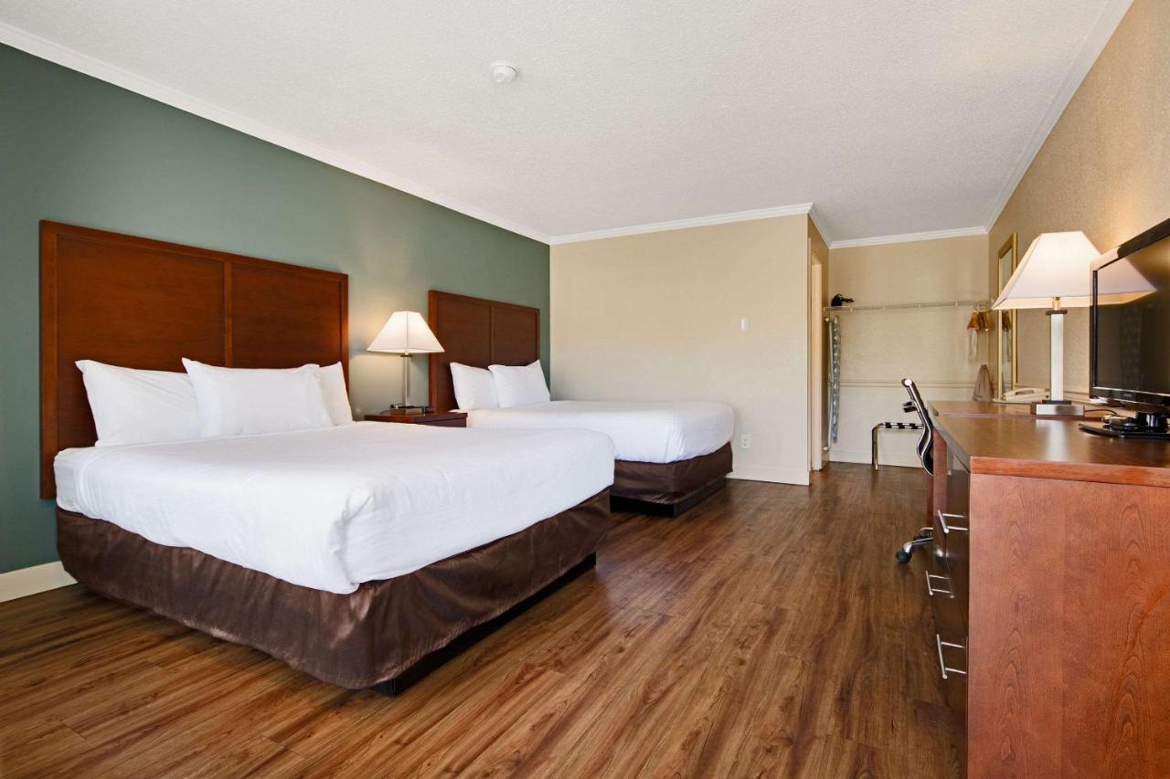 Econo Lodge Inn & Suites Kelowna Luaran gambar