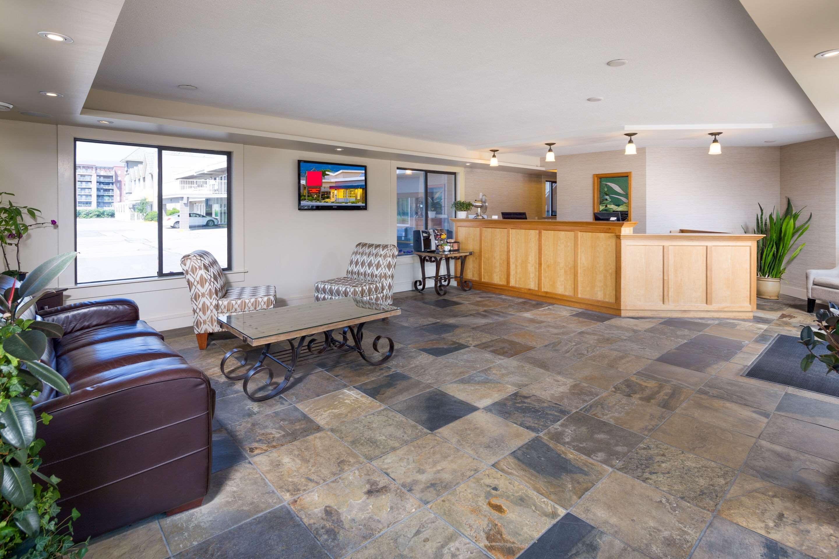 Econo Lodge Inn & Suites Kelowna Luaran gambar