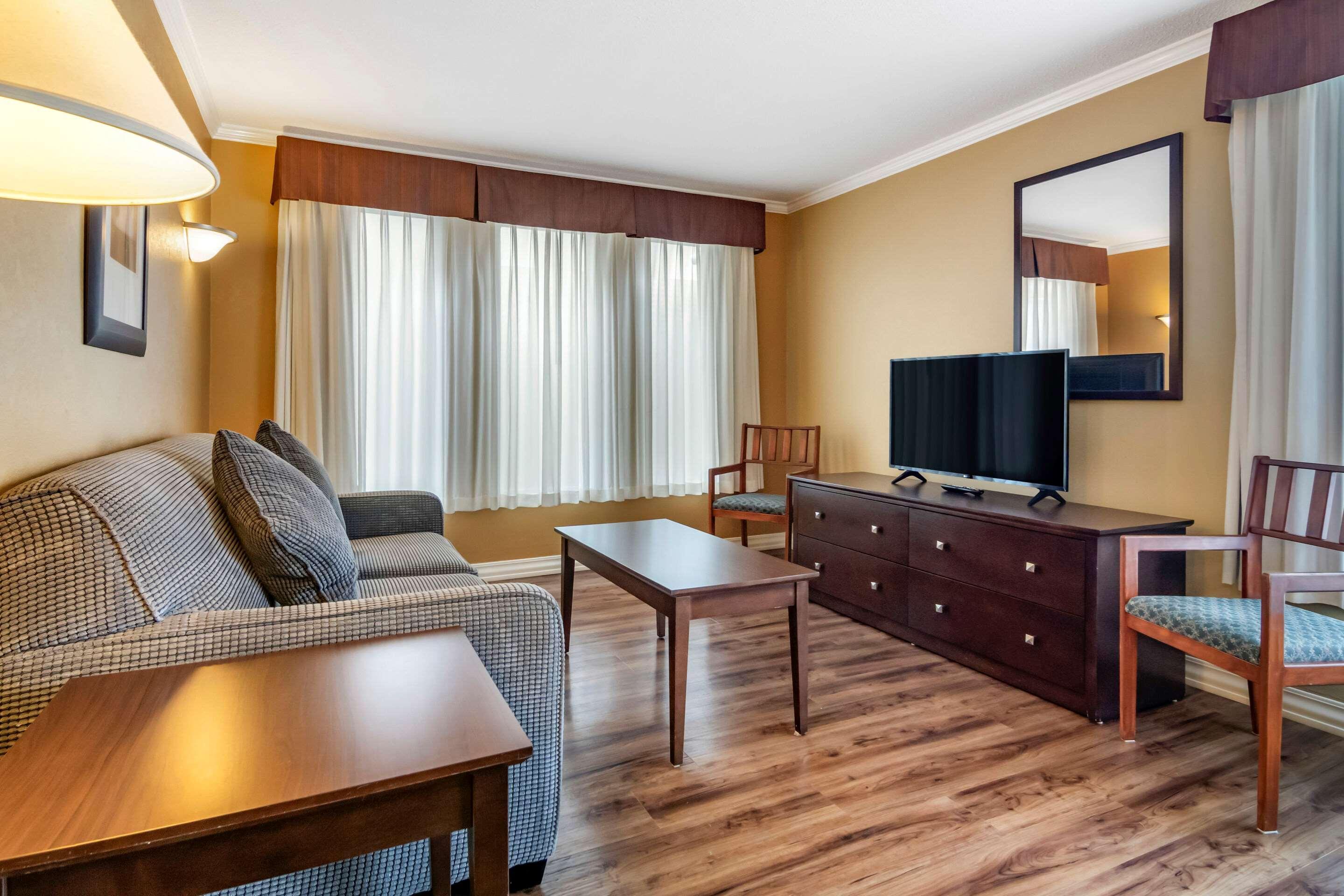 Econo Lodge Inn & Suites Kelowna Luaran gambar