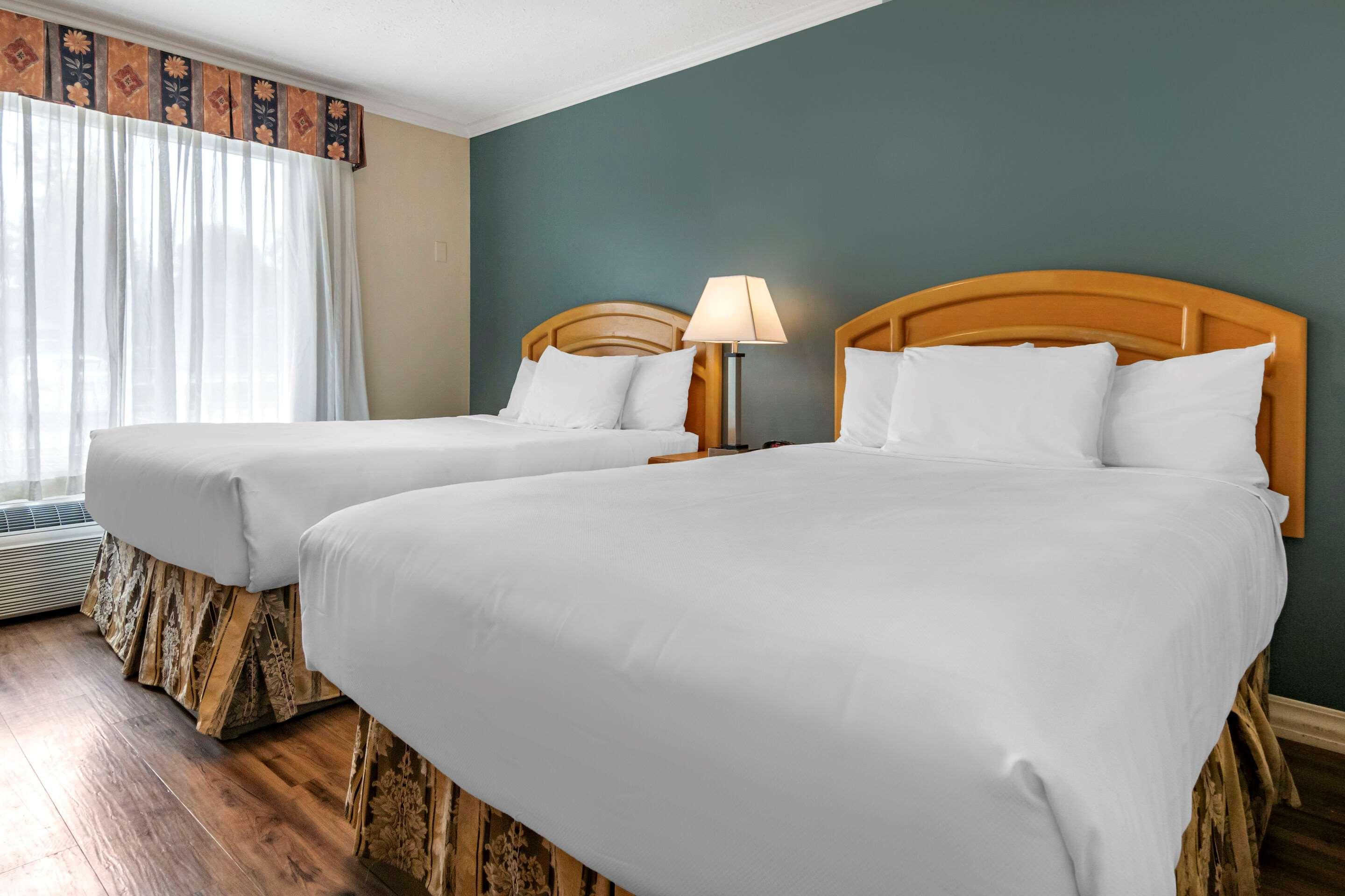 Econo Lodge Inn & Suites Kelowna Luaran gambar