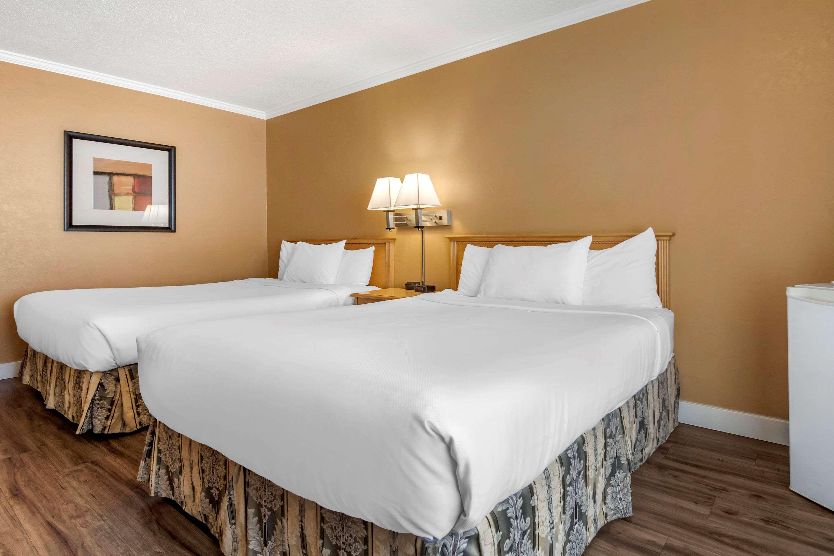Econo Lodge Inn & Suites Kelowna Luaran gambar