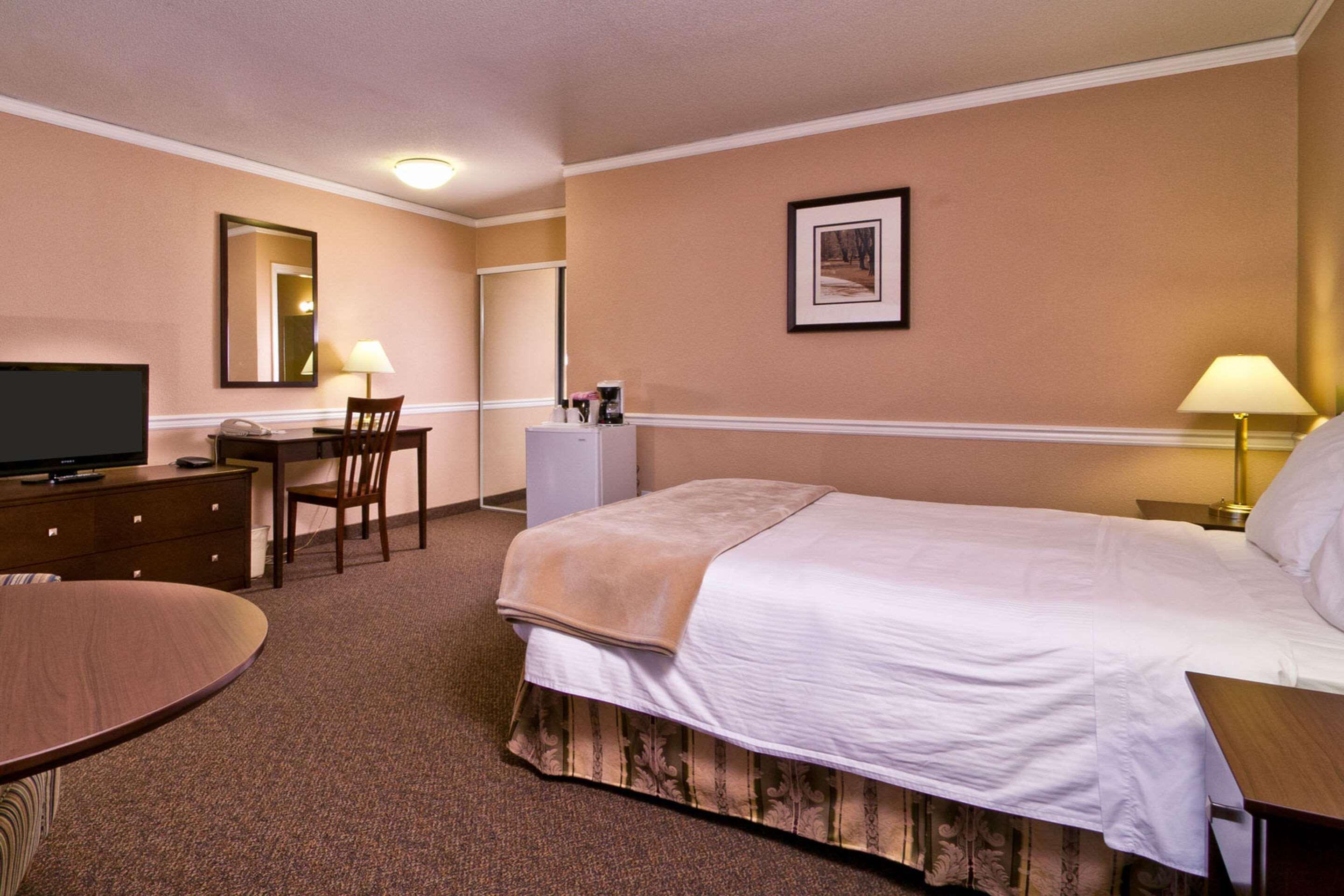 Econo Lodge Inn & Suites Kelowna Luaran gambar