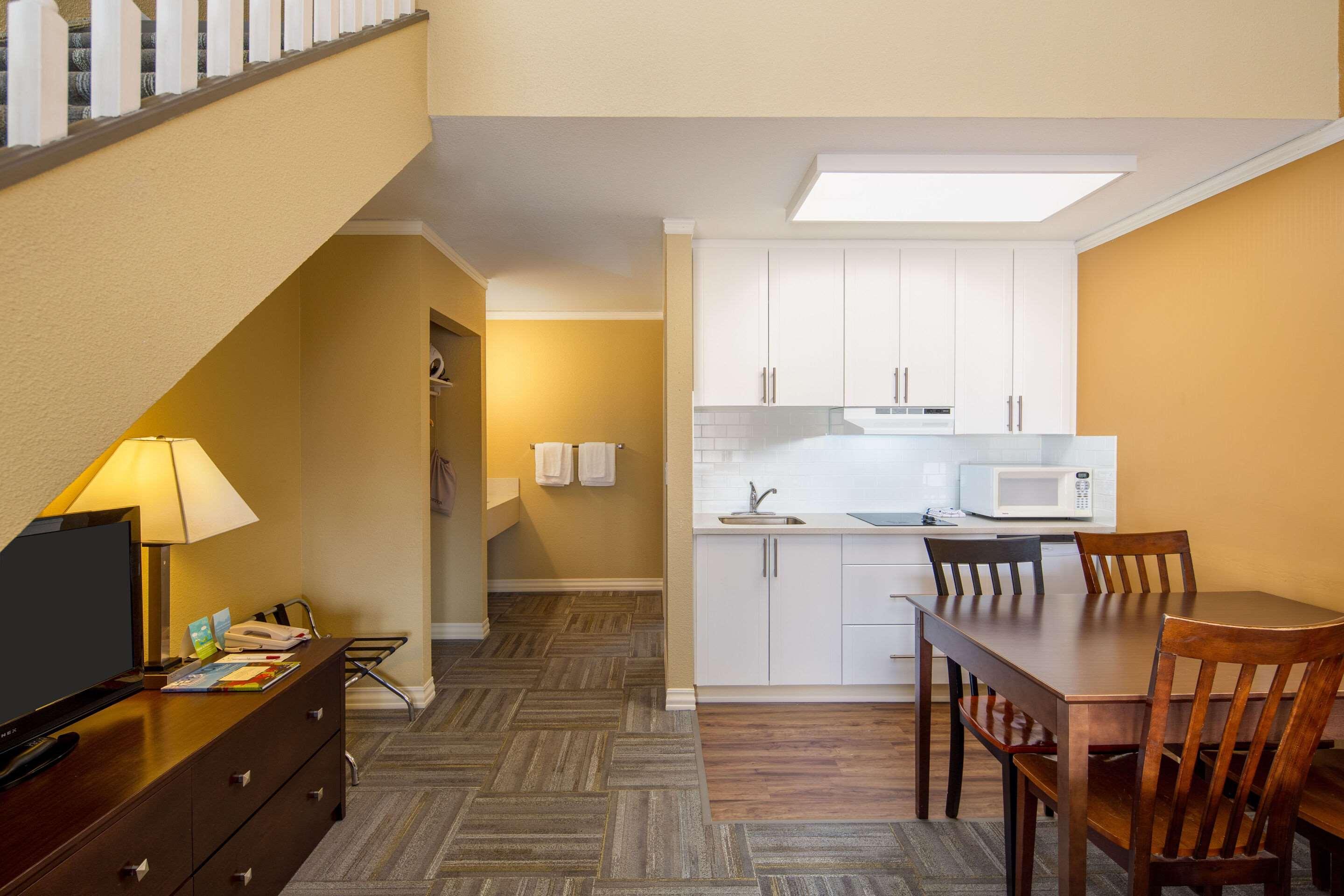 Econo Lodge Inn & Suites Kelowna Luaran gambar