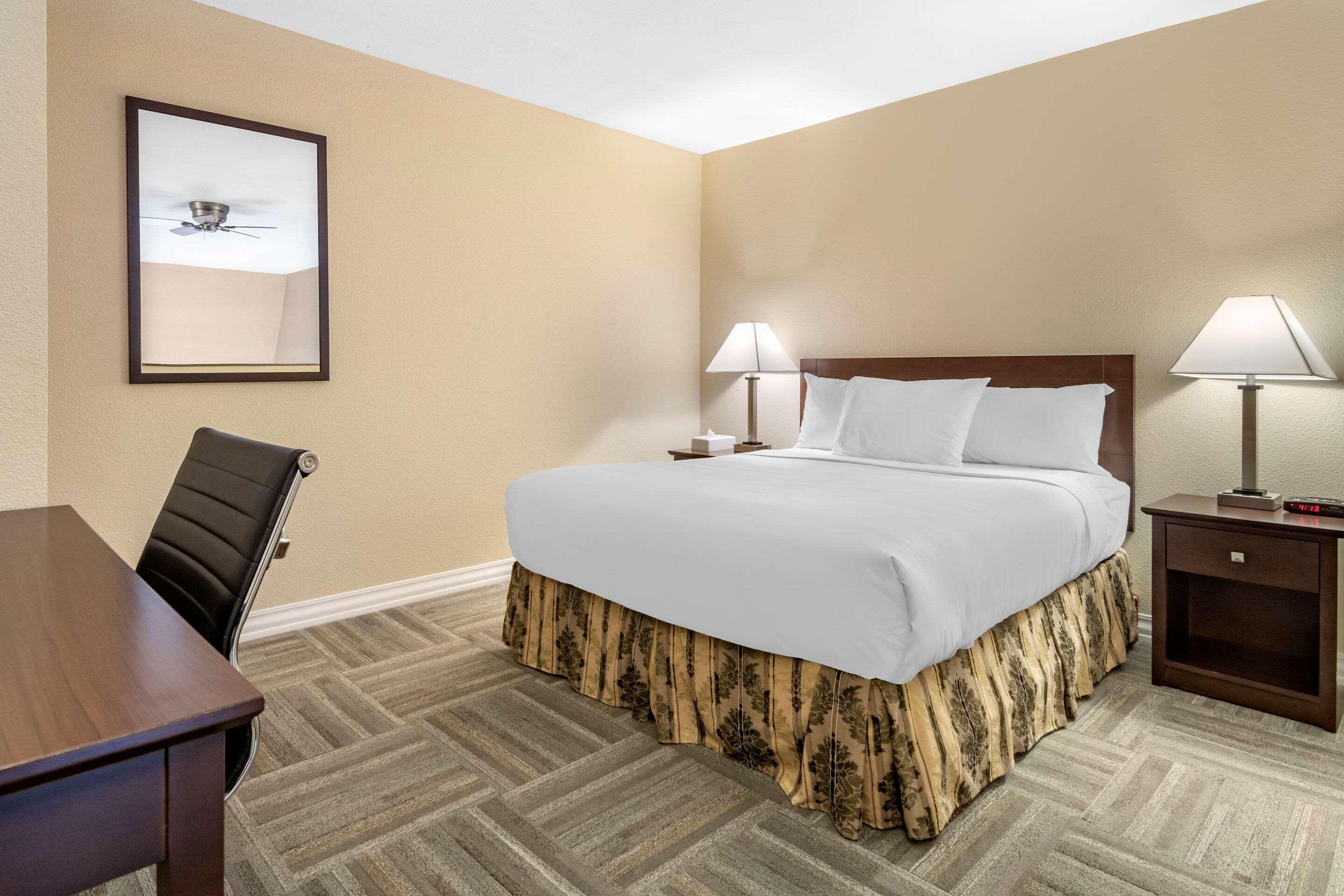 Econo Lodge Inn & Suites Kelowna Luaran gambar