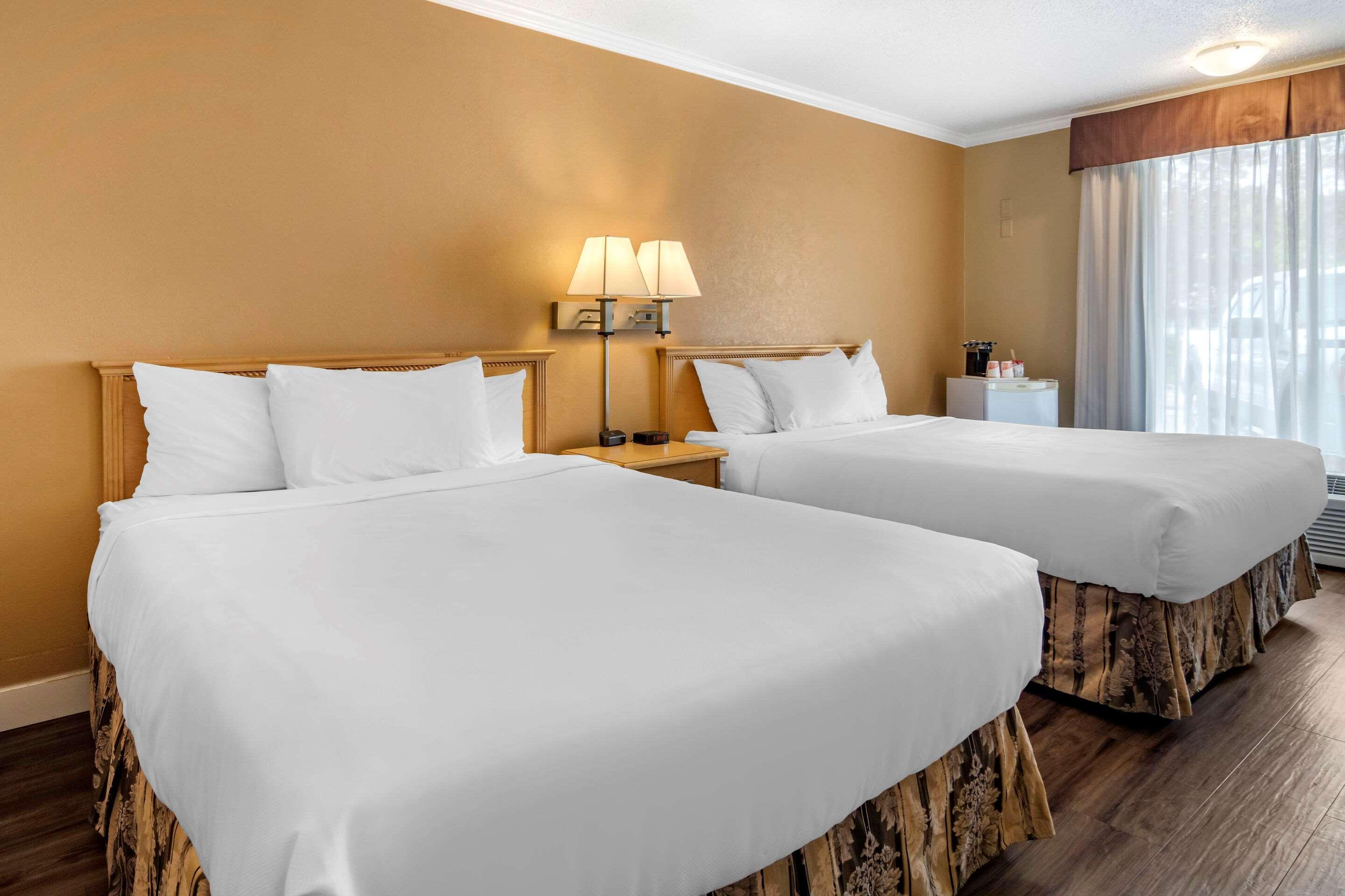 Econo Lodge Inn & Suites Kelowna Luaran gambar