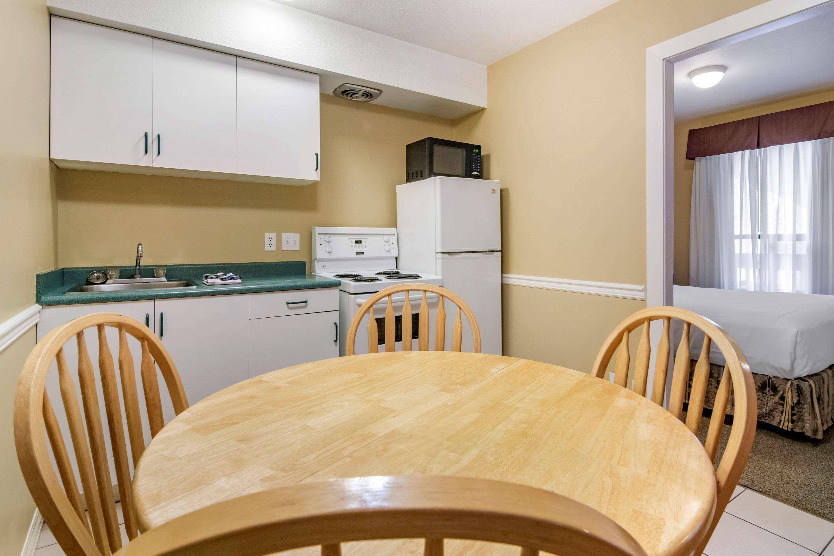 Econo Lodge Inn & Suites Kelowna Luaran gambar