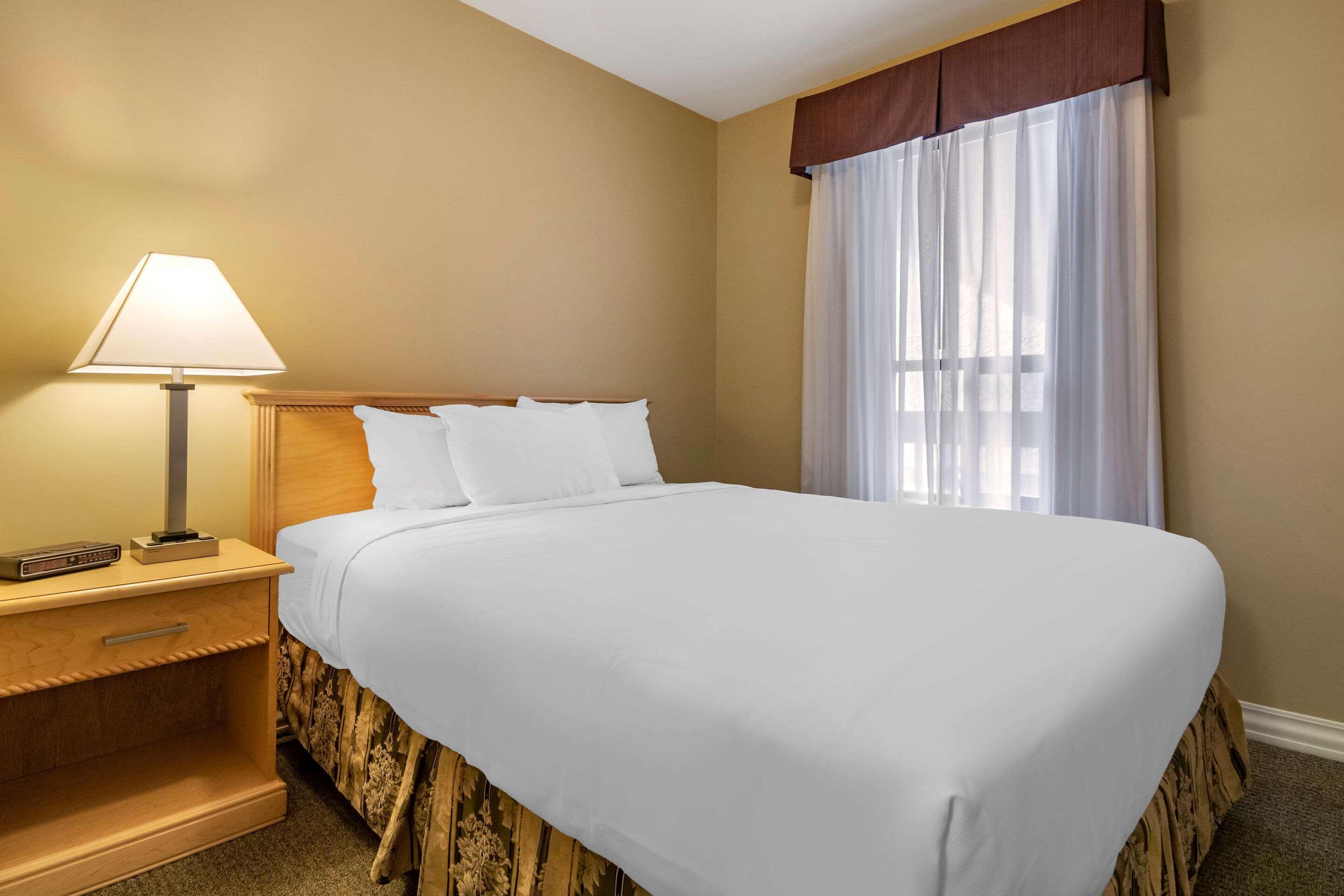 Econo Lodge Inn & Suites Kelowna Luaran gambar